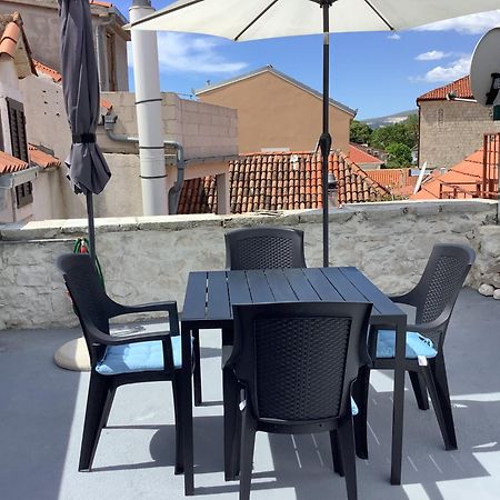 Portside Apartment Kastela Bagian luar foto