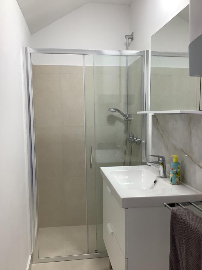 Portside Apartment Kastela Bagian luar foto