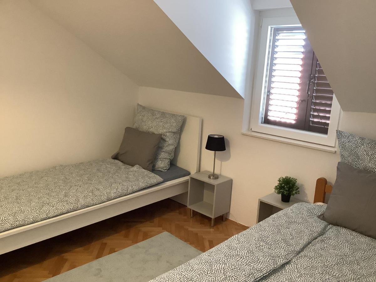 Portside Apartment Kastela Bagian luar foto