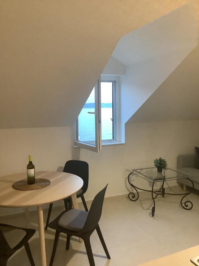 Portside Apartment Kastela Bagian luar foto