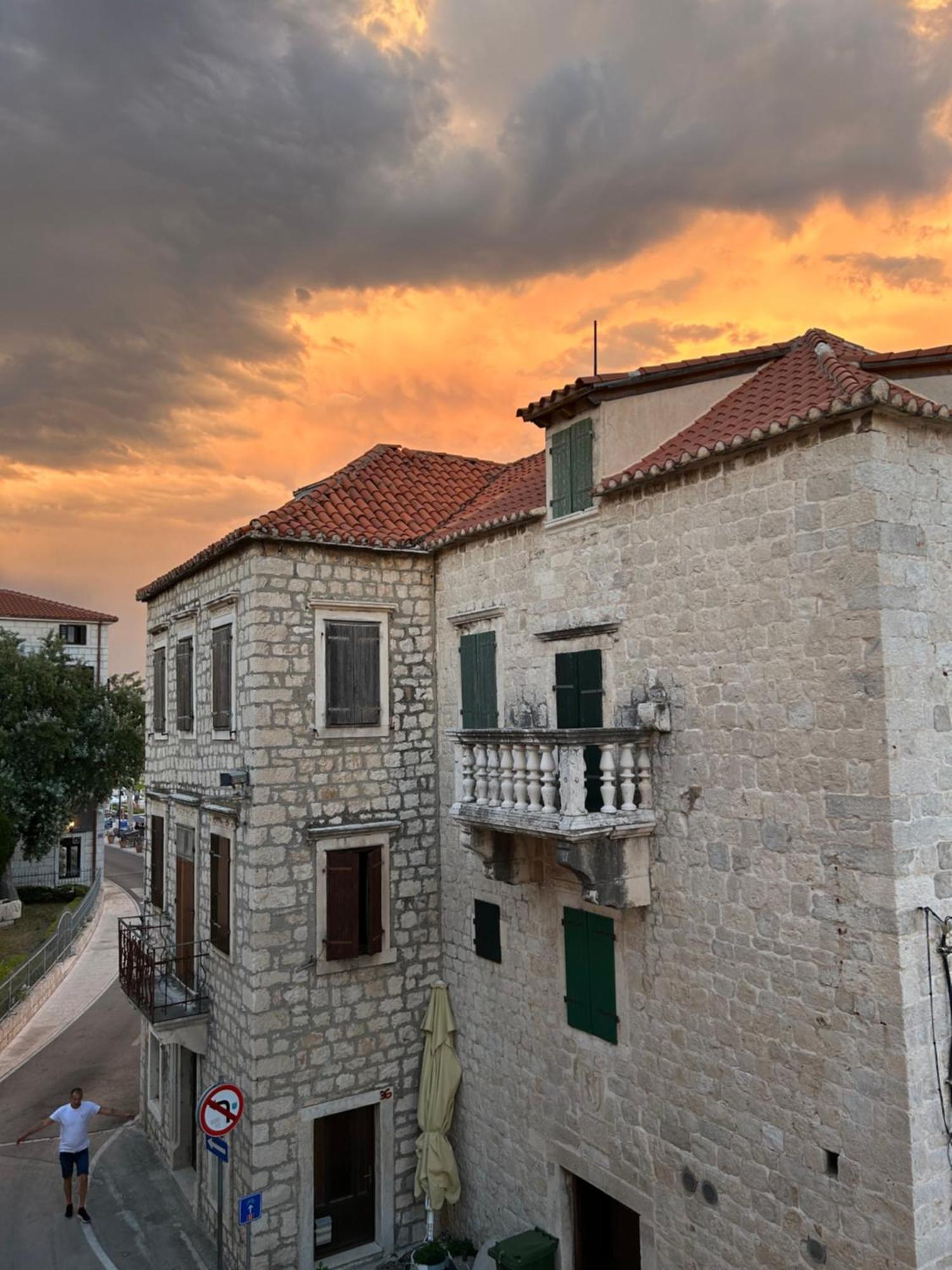 Portside Apartment Kastela Bagian luar foto