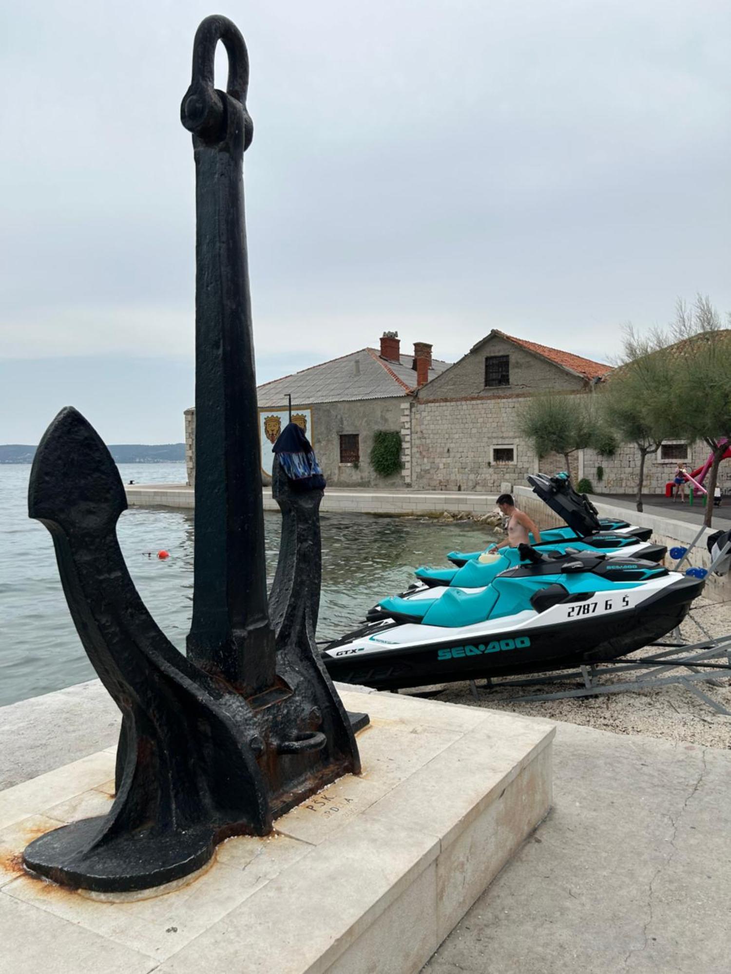 Portside Apartment Kastela Bagian luar foto