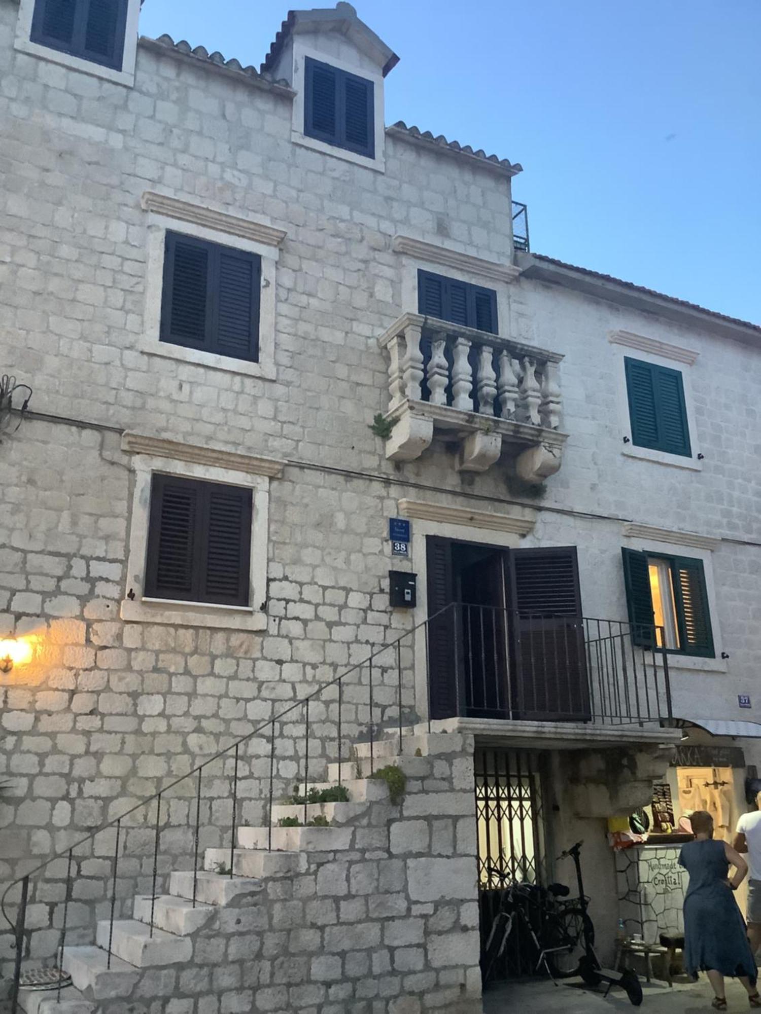 Portside Apartment Kastela Bagian luar foto
