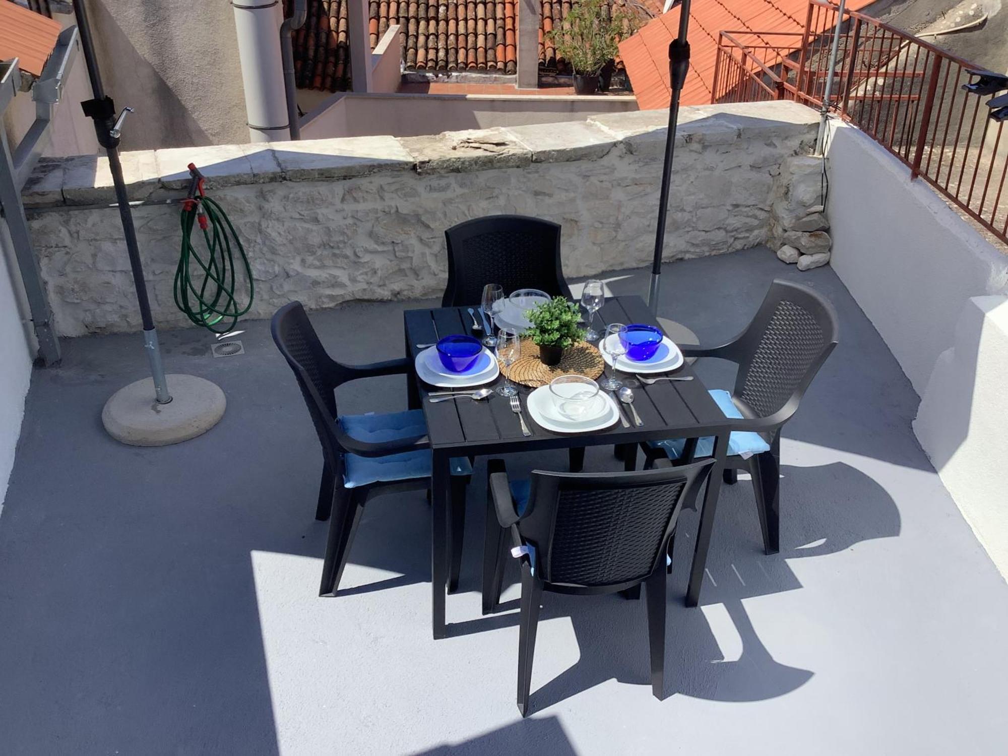 Portside Apartment Kastela Bagian luar foto